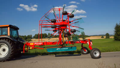 KVERNELAND 9464 C - 9472 C - 9472 C HYDRO - 9476 C, folded transportation and compact in storage