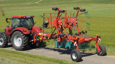 Double Rotor Rakes - Kverneland 9580 C - 9584 C - 9590 C Hydro, folded during transport and compact storage