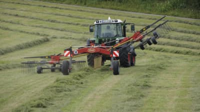 Double Rotor Rakes - VICON ANDEX 644-724-724 HYDRO-764, cost efficient and strong frames for a long lifetime also CompactLine maintanence friendly gearbox