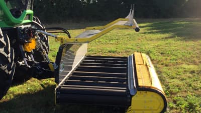 Andaineur à tapis porté avec un seul pick-up pouvant être monté à l&amp;amp;amp;amp;amp;amp;amp;amp;amp;amp;amp;amp;amp;amp;amp;amp;#039;avant ou à l&amp;amp;amp;amp;amp;amp;amp;amp;amp;amp;amp;amp;amp;amp;amp;amp;#039;arrière avec une largeur de travail de 3,80 m