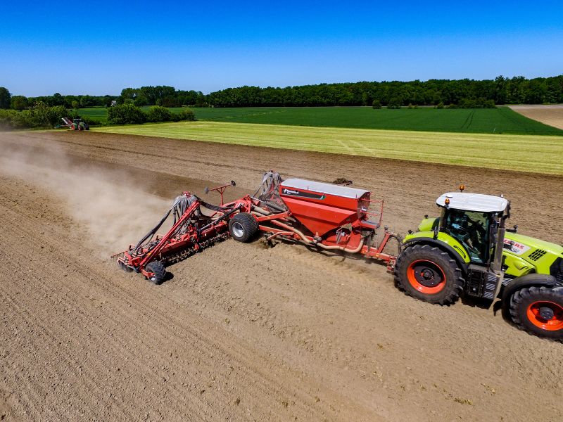 Kverneland DG2 High Capacity Pneumatic Seed Drill, superior depth control and high performance on field