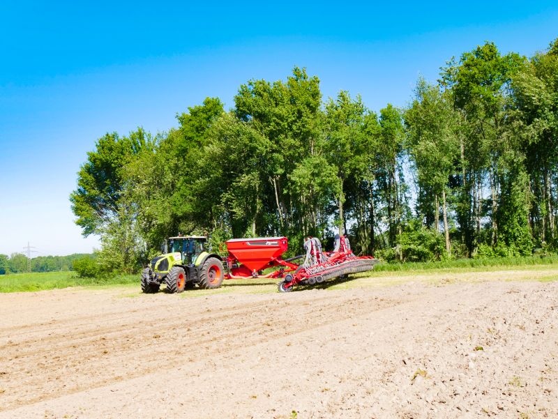 Kverneland DG2 High Capacity Pneumatic Seed Drill, superior depth control and high performance on field