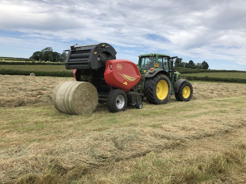 Fixed Chamber round balers - VICON FIXBALE 500, specialist baler for heavy silage conditions with low power requirments for efficient operation