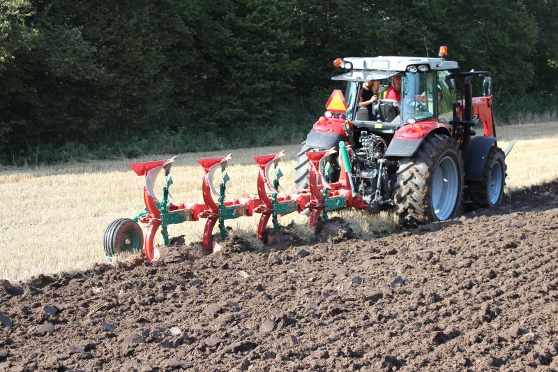 Reversible Mounted Ploughs - Kverneland 150 S Variomat, customized for high performance combined with low fuel consumption