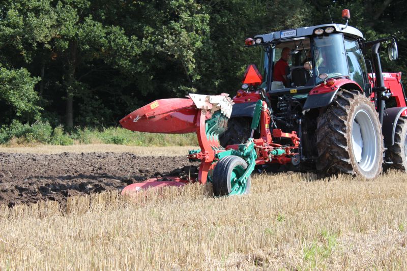 Reversible Mounted Ploughs - Kverneland 150 S Variomat, customized for high performance combined with low fuel consumption