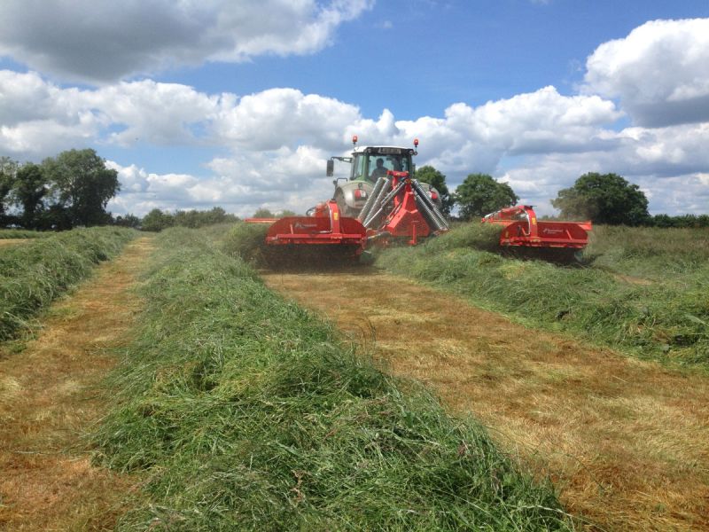 Kverneland 5090 MT, butterfly mower with 9meter working width