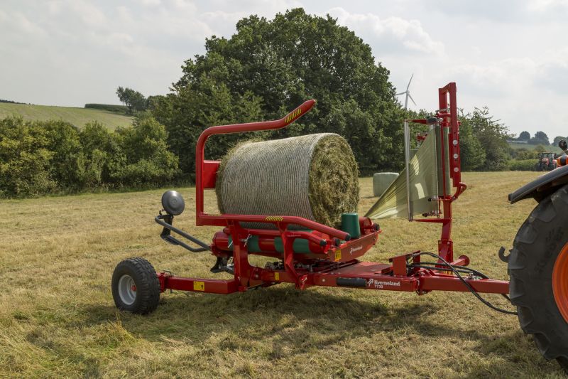 Round Bale Wrappers - Kverneland 7730, made for smaller tractors but still fully atuomatic