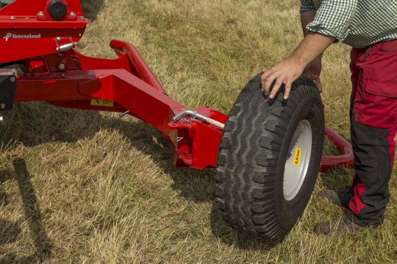 Round Bale Wrappers - Kverneland 7730, made for smaller tractors but still fully atuomatic