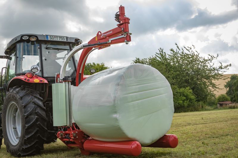 Round Bale Wrappers - Kverneland 7820, gently self-loading system and can wrap on the move so it operates effectively