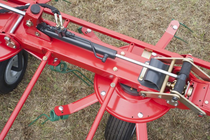 Kverneland 8460 - 8480, compact tedders for hay making