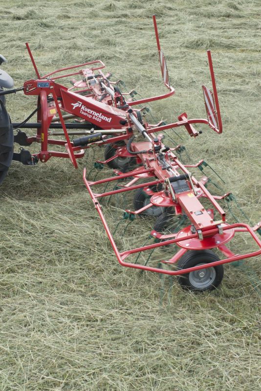 Kverneland 8460 - 8480, compact tedders for hay making