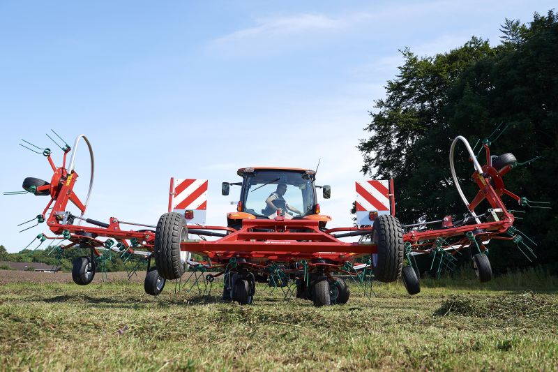 Kverneland 8590 C - 85112 C, smaller tractors, smart transport and reliable performance on field