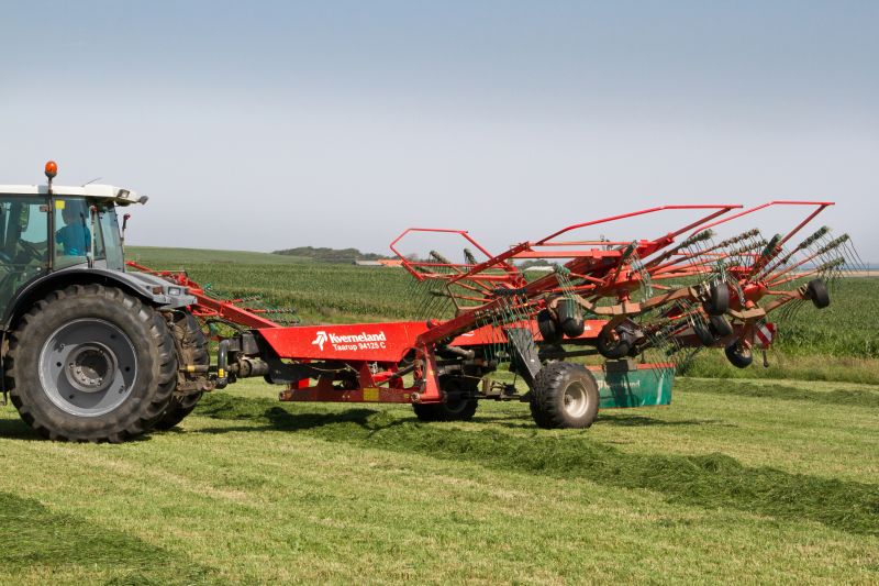 Four rotor rakes - Kverneland 95130 C - 95130 C, provides optimal Headland Management