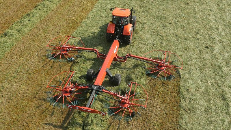 Four rotor rakes - Kverneland 95130 C - 95130 C, made for handling though operations and changing crop intense