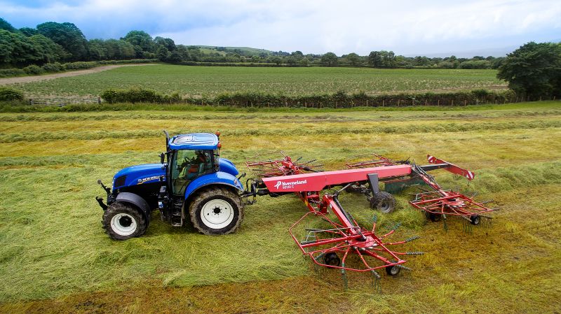 Four rotor rakes - Kverneland 95130 C - 95130 C, made for handling though operations and changing crop intense