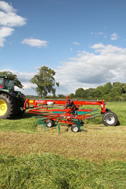 Double Rotor Rakes - Kverneland 9580 C - 9584 C - 9590 C Hydro, heavy duty rakes which performs in the toughest conditions