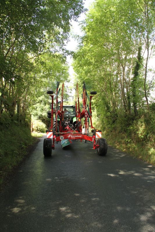 Double Rotor Rakes - Kverneland 9580 C - 9584 C - 9590 C Hydro, folded during transport and compact storage