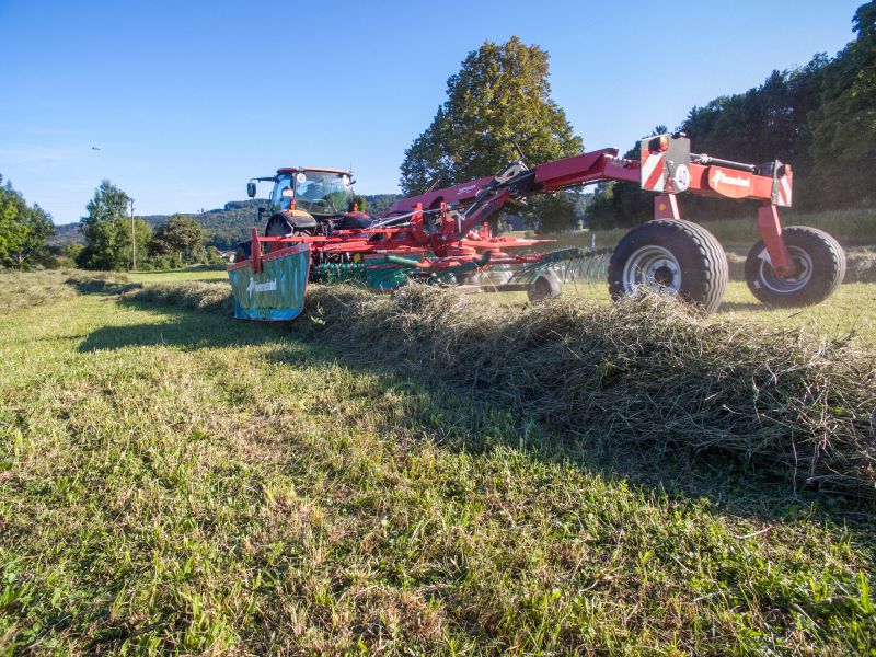 Double rotor rakes - Kverneland 9670, operating comfort, flexible and compact during transport and storage