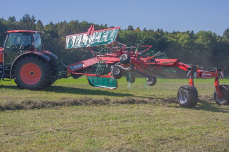 Double rotor rakes - Kverneland 9670, operating comfort, flexible and compact during transport and storage