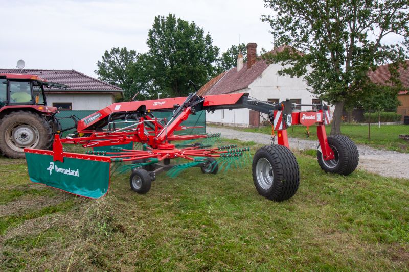 Double rotor rakes - Kverneland 9670, operating comfort, flexible and compact during transport and storage