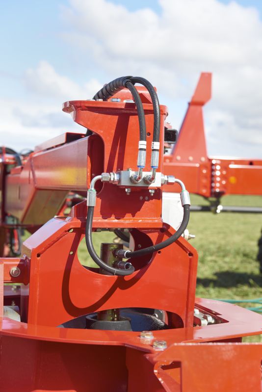 Four Rotor Rakes - Kverneland 97150 C, optimal ground pressure with high output and capacity