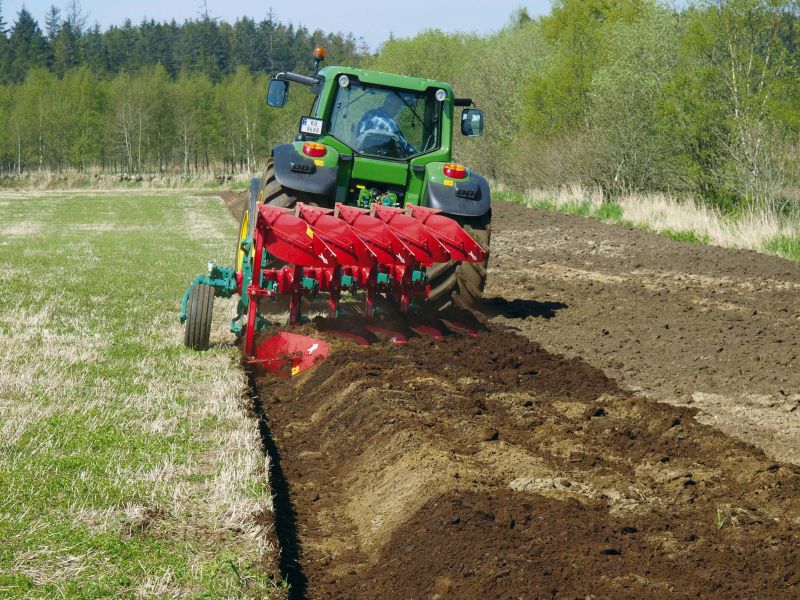 Reversible Mounted Ploughs - Kverneland ES-LS, unique steel treatment provides great life time and makes it easy in use during operation