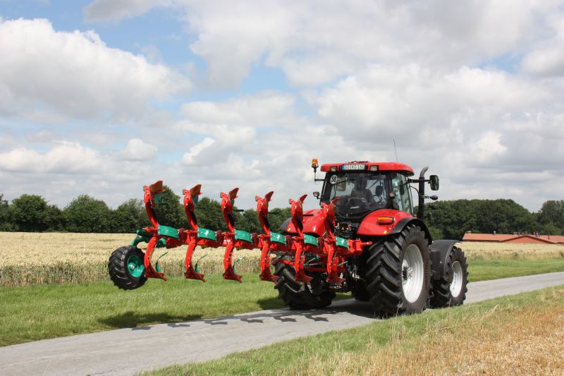 Kverneland Ecomat compact while travelling above ground, dragged by tractor