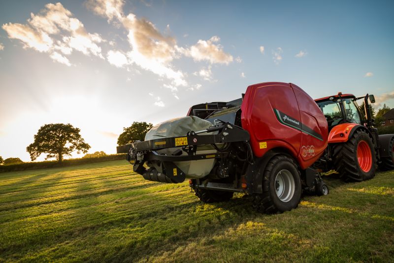 Fixed Chamber Baler-Wrapper combinations - FastBale Kverneland, revolutionary solution that produces bales nonstop