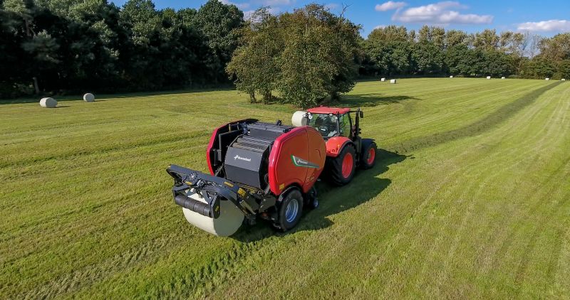 Fixed Chamber Baler-Wrapper combinations - FastBale Kverneland, operating super efficiently and non stop on field