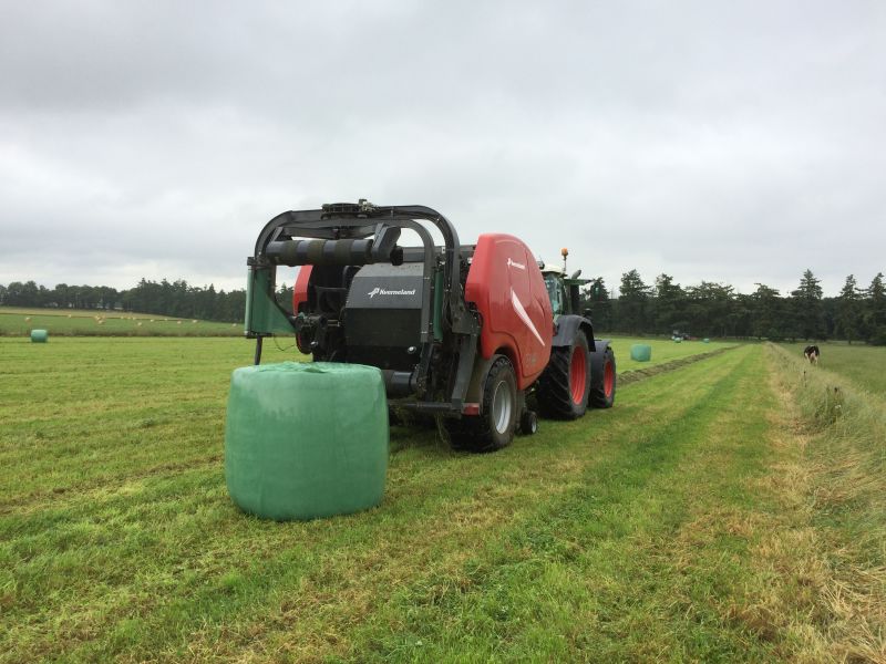 Fixed Chamber Baler-Wrapper combinations - FastBale Kverneland, revolutionary solution that produces bales nonstop