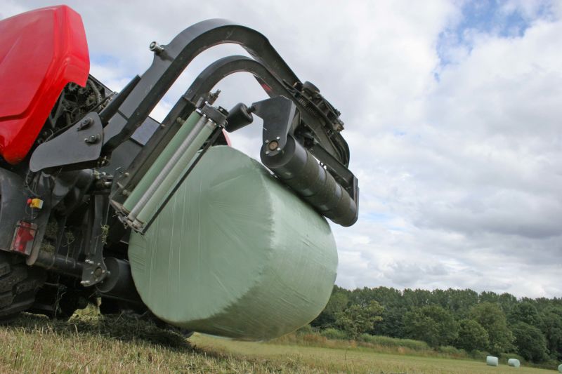 Fixed Chamber Baler-Wrapper combinations - FastBale Kverneland, revolutionary solution that produces bales nonstop