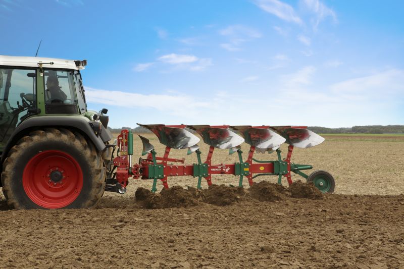 Kverneland EG LB efficient plough for medium to heavy soils, great range of accessories