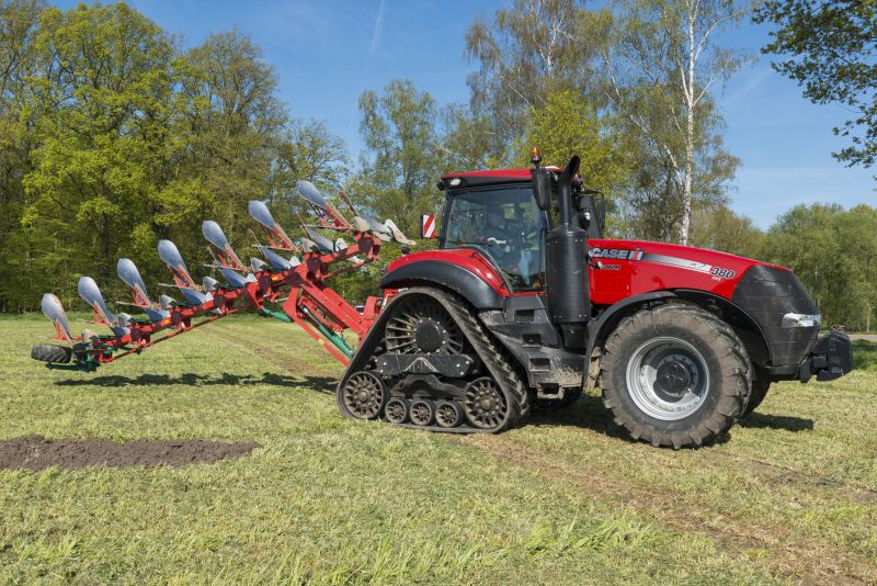 Kverneland LO transported compact, above ground dragged by tractor