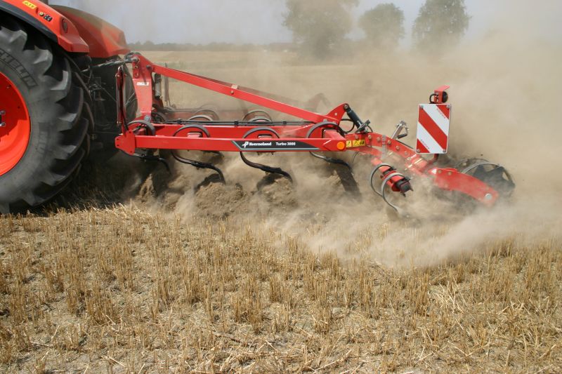 Stubble Cultivators - Kverneland Turbo powerful and efficient in use during operation