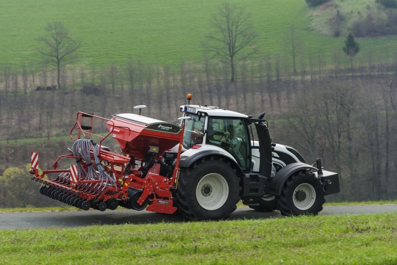 Kverneland e-drill maxi pluss, combined grain and fertilizer model