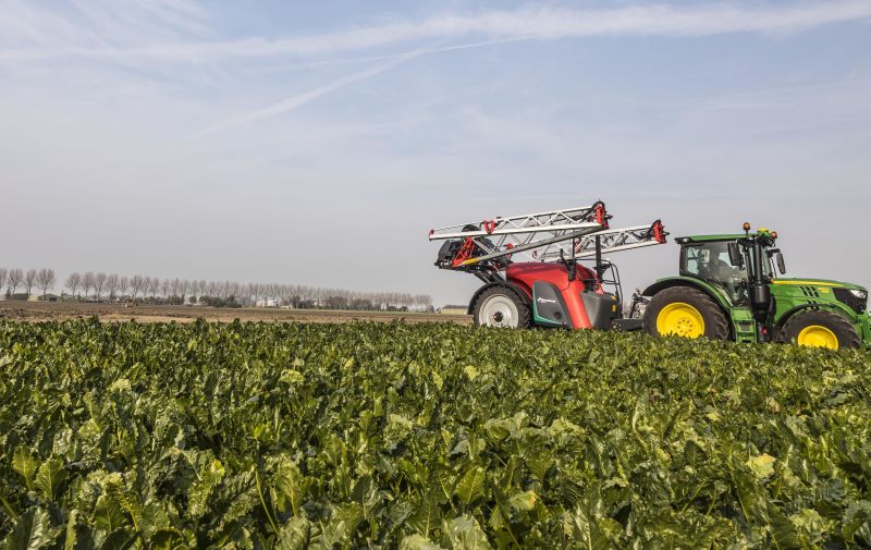 Kverneland iXtrack T3, compact sprayer, stable and precise with intelligent technology