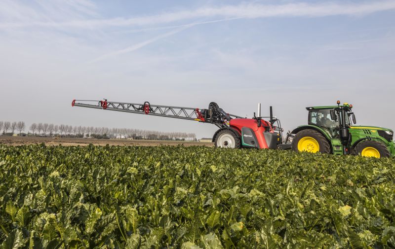 Kverneland iXtrack T3, compact sprayer, stable and precise with intelligent technology