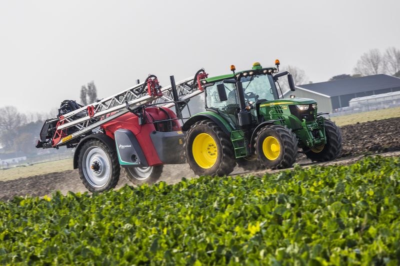 Kverneland iXtrack T3, compact sprayer, stable and precise with intelligent technology