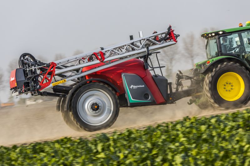 Kverneland iXtrack T3, compact sprayer, stable and precise with intelligent technology