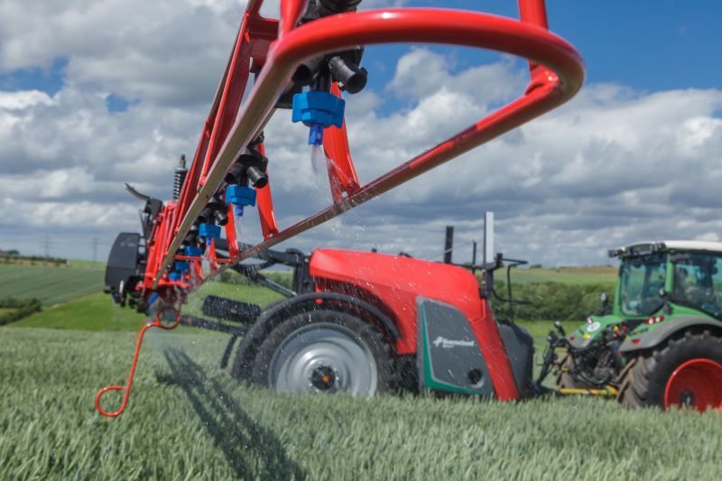 Kverneland iXtrack T3, compact sprayer, stable and precise with intelligent technology