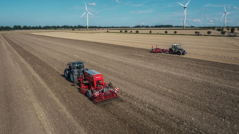 Kverneland u-drill, universal seed drill combination - seedbed preparation and levelling