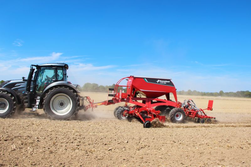 Kverneland u-drill, universal seed drill combination - seedbed preparation and levelling