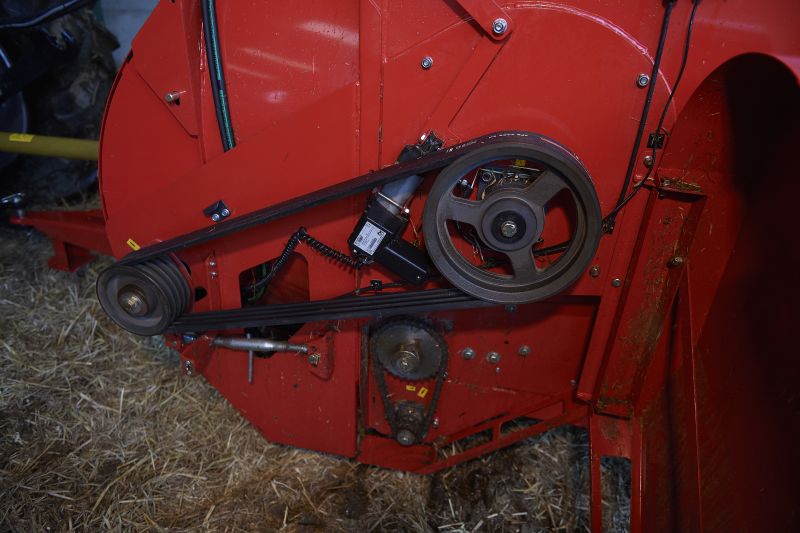 Bale Choppers - Feeders, Kverneland 864, provides more capacity and increased blowing performance during operation