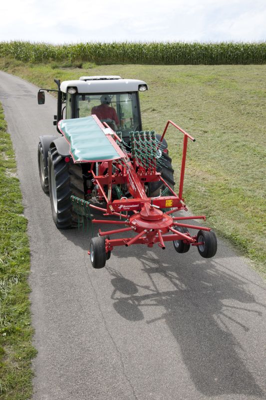 Single Rotor Rakes - Kverneland 9032 9035 9439 9442T 9443 9447T, compact and efficient during operating