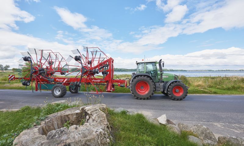 Four Rotor Rakes - Kverneland 97150 C, optimal ground pressure with high output and capacity