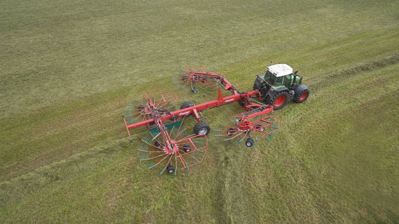 Four Rotor Rakes - Kverneland 97150 C, optimal ground pressure with high output and capacity