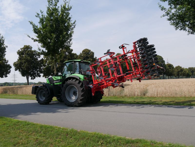 Kverneland Enduro compact travelling/transporting