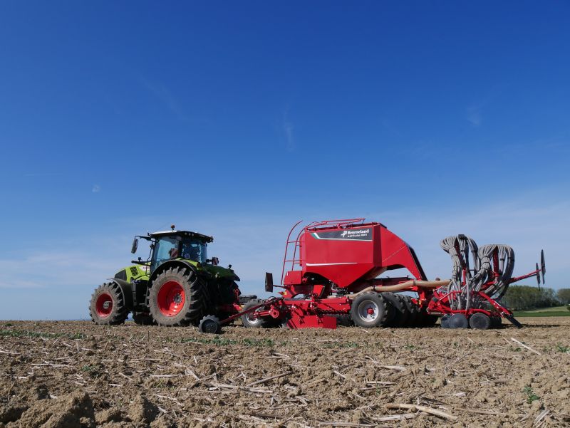 Kverneland u-drill, universal seed drill combination - seedbed preparation and levelling
