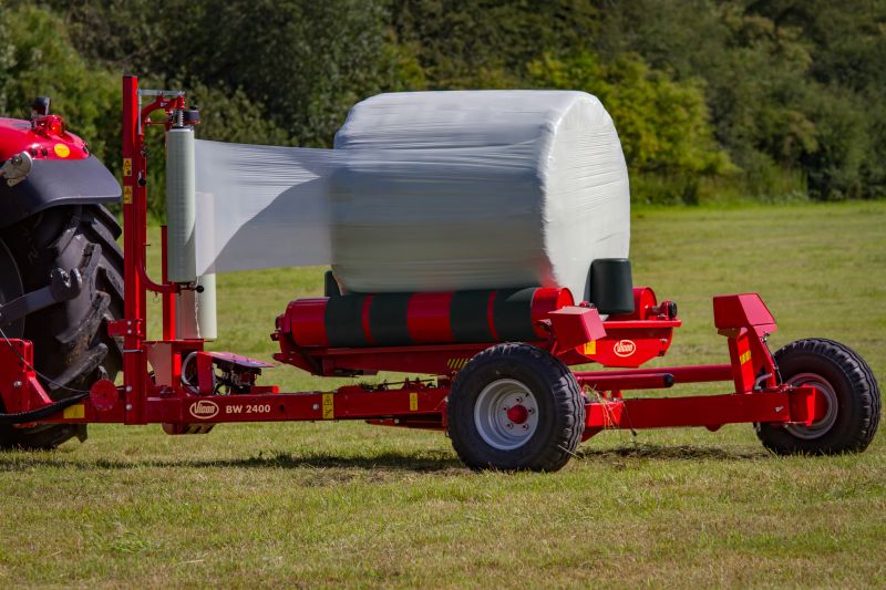 Bale Wrappers - VICON BW 2400, trailed wrapper produced for smaller tractors and is very ease to operate