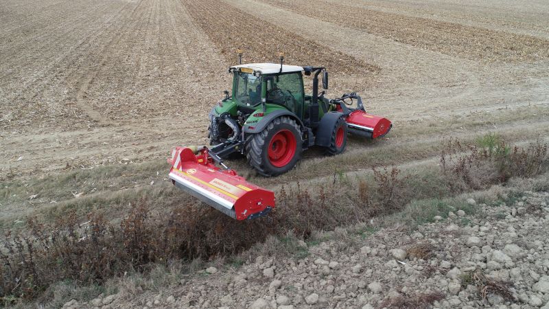 Choppers - VICON BROMEX M PLUS, suitable for road maintenance, clearing out field edges, ditches and hedges. High performance with front and rear choppers